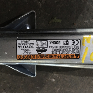 Домкрат Toyota Corolla Fielder NKE165 800 кг.