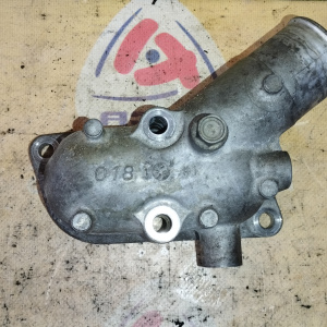 Корпус термостата Isuzu ( 018 ) Elf NKR81 4HL1 без заливной горловины