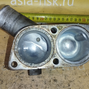 Корпус термостата Isuzu ( 018 ) Elf NKR81 4HL1 без заливной горловины