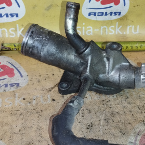 Тройник Isuzu/Nissan Elf NKR81 4HL1/4HF1 низ. с блока на радиатор АЛЮМИНИЙ