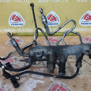 Топливная рейка Isuzu/Nissan 4HL1 Elf NKR81 в сборе с трубками клапан 6100 CommonRail ( 0351 )