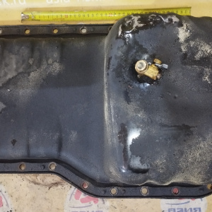 Поддон ДВС Isuzu/Nissan 4HL1 Elf NKR81 Железо ДЕФЕКТ НУЖНО ПРИВАРИВАТЬ ГАЙКУ СЛИВНОЙ ПРОБКИ CommonRail не турбо
