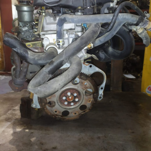 Двигатель Toyota 1SZ-FE-0237920 без генератора  пробег  74т.км Vitz/Platz SCP10-3135971 '2001-