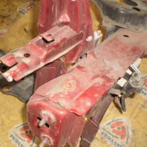 Рамка радиатора Toyota Corolla/Corolla Fielder NZE120 '2000-2002 (под широкий усилитель) Дефект