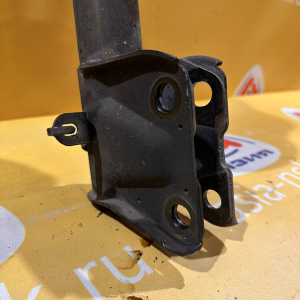 Стойка Subaru VM4 Levorg перед, лев