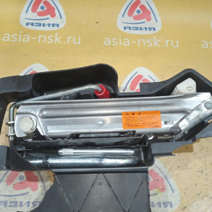 Набор инструмента Mercedes A2206280135 C-Class W203 Комплект (крюк, балонник, домкрат, противооткатка, направляющая)