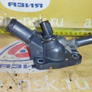Тройник Toyota 16305-24010 RAV4 MXAA52 M20A-FKS L F пластик на гбц с датчиком температуры