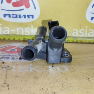 Тройник Toyota 16305-24010 RAV4 MXAA52 M20A-FKS L F пластик на гбц с датчиком температуры