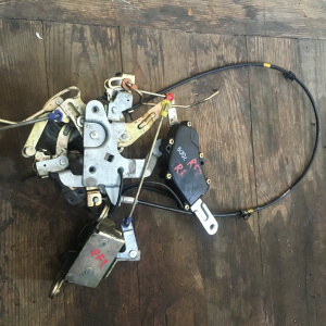 Замок двери Honda RF1 Stepwgn зад, прав