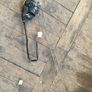 Замок двери Mazda GF8P Capella зад, прав