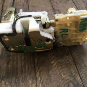 Замок двери Honda RA6 Odyssey зад, лев