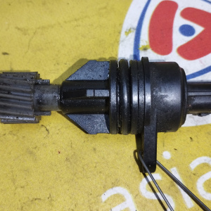 Датчик спидометра Suzuki 3491054J00 Escudo/Grand Vitara TX92W H27A '06.2003-02.2005 m/t 19 зуб. шестерня серого цвета