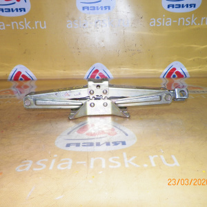 Домкрат Honda Avancier TA1/TA3/CC2/CC3/UA1/UA2/UA3/KA7/KA8/KA9/EY6/EY7/EY8/EY9/BB1/BB4/RN1/RN2/RN3/RN4/RN5 89310-SP0-003 800 кг. (C).