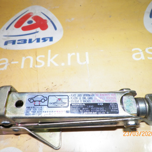 Домкрат Honda Avancier TA1/TA3/CC2/CC3/UA1/UA2/UA3/KA7/KA8/KA9/EY6/EY7/EY8/EY9/BB1/BB4/RN1/RN2/RN3/RN4/RN5 89310-SP0-003 800 кг. (C).