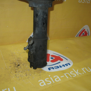 Стойка Nissan U30 Bassara/Presage перед, прав 4WD=2WD крепление под ABS на болту до 2000г.