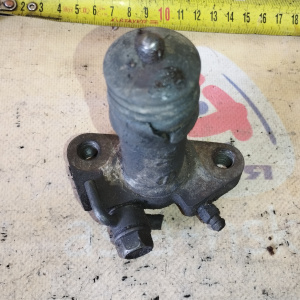 Рабочий цилиндр сцепления Suzuki Escudo TD52W J20A RHD чугун устанавливается с правой стороны