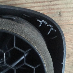 Консоль с часами Toyota 75405-01050 (83910-01010) Voltz ZZE136 дефект крепления