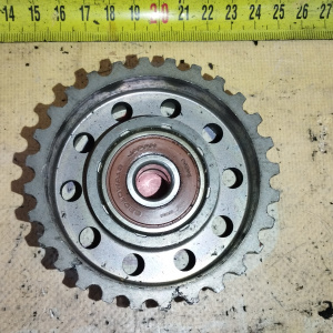Шестерня грм Toyota 2L-TE Hilux Surf LN130 обводная с подшипником