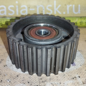 Шестерня грм Toyota 2L-TE Hilux Surf LN130 обводная с подшипником