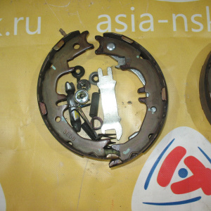 Колодки тормозные(ручника) Toyota Estima ACR30/MCR30 в сборе с пружинками R