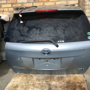 Дверь задняя Toyota Corolla Fielder NKE165 спойлер
