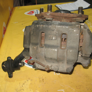 Ступица Mazda WHS5 Titan 5 шпилек. в сборе. суппорт E5405 перед, прав 2WD