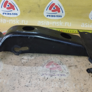 Крепление подушки ДВС Toyota 2L/3L/5L/2RZ Hiace LH100/RZH101/TRH102 2WD a/t зад. верх F ( B ) 51403-95J01