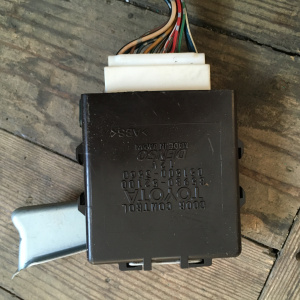 Блок управления дверьми Toyota Vitz/Platz NCP10 перед, прав 85980-52100