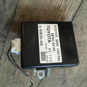 Блок управления дверьми Toyota Funcargo/ist NCP20/NCP60 перед, прав 89741-52140