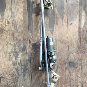 Моторчик привода дворниками NISSAN Bluebird U14 F с трапецией