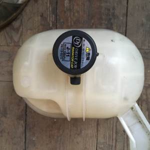 Бачок расширительный Toyota TRH200 Hiace