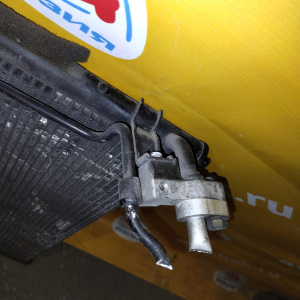 Радиатор кондиционера NISSAN R34 Skyline трубка обрезана