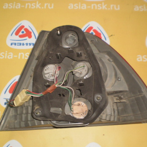 Стоп TOYOTA 02-91  (81561-02260) L Corolla ZZE120 '2004-2007 Sedan Европа (3 фишки)