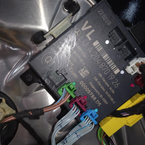 Дверь боковая Mercedes C-Class W204 перед, лев в сборе, чёрный 197U (вмятина) A2047205900 '2008