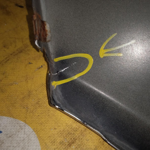 Крыло Mercedes C-Class W204 перед, прав чёрное 197U (порвано) A2048800218, A2048801418