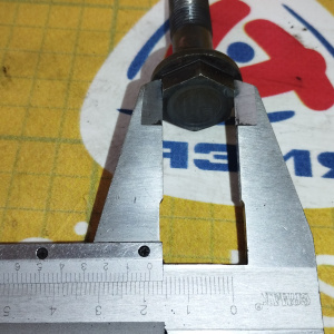 Болт маховика Toyota 90105-13010 Hiace KDH201 1KD/2KD a/t на коленвал