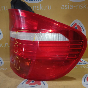 Стоп BMW X5 E70 '2008 R трещина и царапины на стекле 63217200818