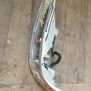 Повторитель в бампер TOYOTA 26-60 лев Hiace дефект стекла