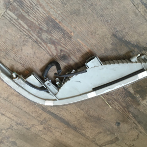 Повторитель в бампер TOYOTA 26-60 лев Hiace дефект стекла