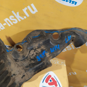 Подкрылок NISSAN Bluebird U14 перед, лев ДЕФЕКТ 63843 8E000