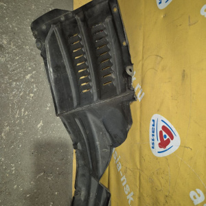 Подкрылок Mitsubishi RVR N64W перед, прав MR520540