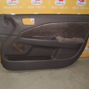Обшивка двери Toyota Corona ST210 перед, прав