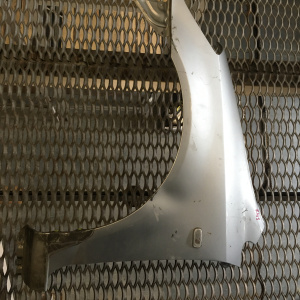 Крыло HONDA Stream RN1 L дефект