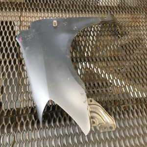 Крыло HONDA Stream RN1 L дефект