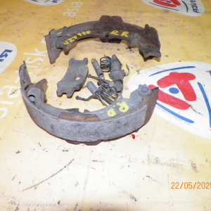 Колодки тормозные Toyota Mark II/Altezza/Progres/Verossa GX110/GXE10/JCG10 Дисковые тормоза. Стояночного тормоза. зад, прав