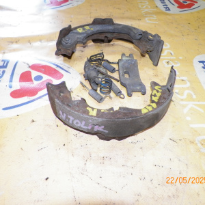 Колодки тормозные Toyota Mark II/Altezza/Progres/Verossa GX110/GXE10/JCG10 Дисковые тормоза. Стояночного тормоза. зад, прав