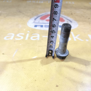 Болт крепления стойки Toyota R 90105-15001
