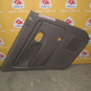 Обшивка двери Mazda Demio DW3W зад, лев (под механический подъёмник)