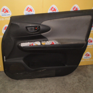 Обшивка двери Toyota Wish ZGE20 перед, прав