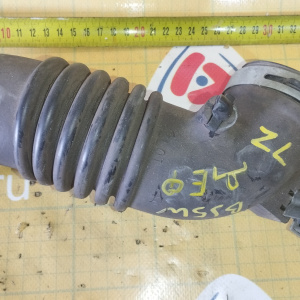 Гофра впускного коллектора Mazda ZL Familia BJ5P резиновая ДЕФЕКТ ТРЕЩИНЫ ZL01 / ZL0113220